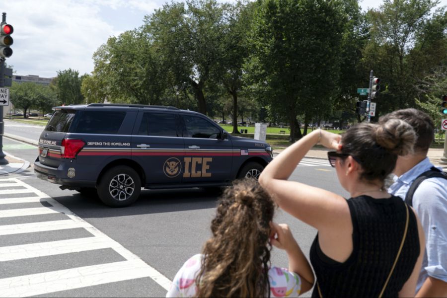Trump setzt seine Migrationspolitik mit dem «Immigration and Customs Enforcement» (ICE) durch. (Archivbild)