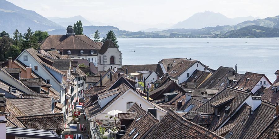 Zuger Altstadt: Im Kanton Zug können die Menschen rund 86'400 Euro im Jahr zum Leben ausgeben. (Archivbild)