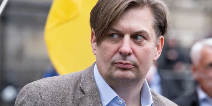 Das Landeskriminalamt Sachsen hatte Maximilian Krahs Mitarbeiter am Montag in Dresden (D) festgenommen. (Archivbild) Maximilian Krah