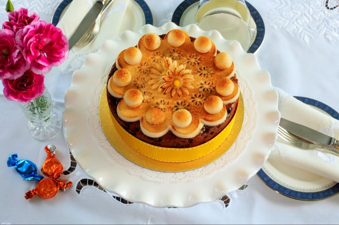 Der «Simnel Cake» hat in England Tradition am Muttertag, wird aber mittlerweile auch gerne anlässlich Ostern gebacken. Simnel Cake