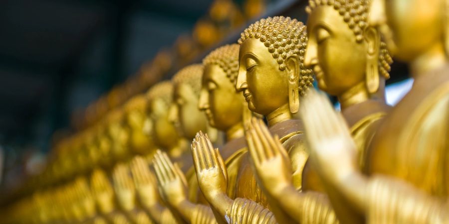 buddhistische figuren gold