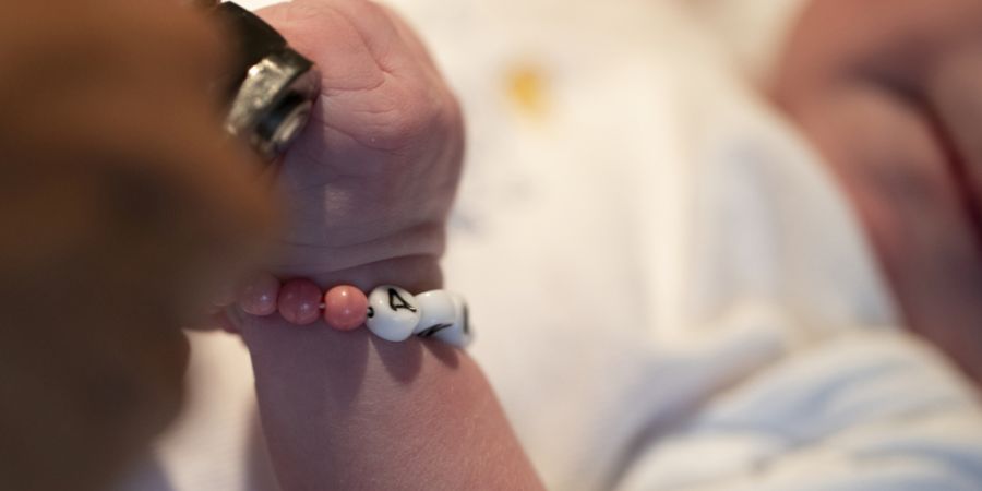 Mütter können im Spital Sursee LU nach einer unkomplizierten Geburten das Spital bereits nach zwei Tagen wieder verlassen. (Symbolbild)