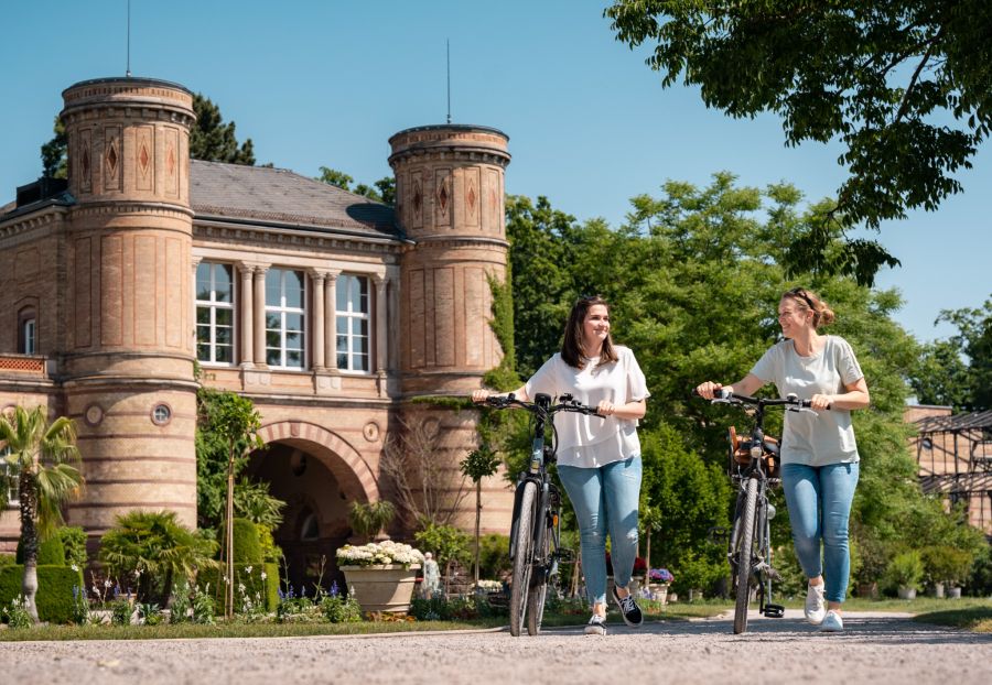 Sportbegeisterte erreichen das Restaurant auf dem Berg auch mit dem Velo oder zu Fuss über die 528 Stufen.