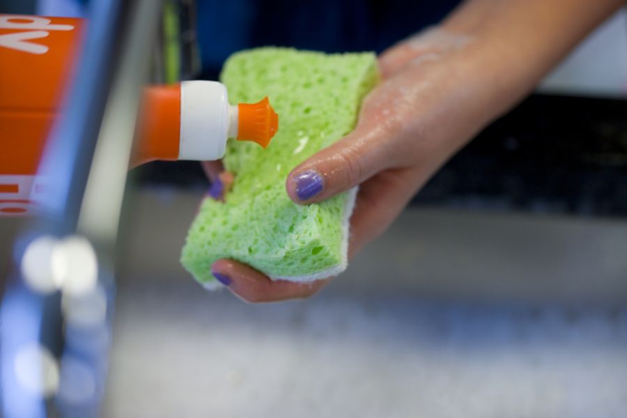 Meist handelt es sich um harmlos verlaufende Unfälle mit Haushaltschemikalien.