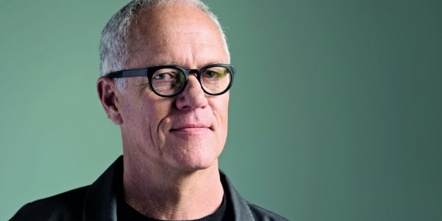 Der Autor, Journalist und Podcaster Christoph Keller entwirft in seinem Roman «Nennt mich Wellenkamm» eine Welt nach dem Klimakollaps. Mit Fachwissen zu den globalen Folgen der Erderwä...