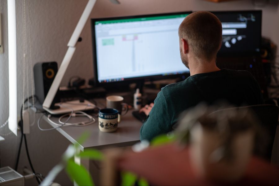 Das Amt für Arbeit (AFA) sagt gegenüber Nau.ch, dass bereits vier Voranmeldungen für Kurzarbeit in Zusammenhang mit dem Iran-Krieg eingegangen seien.