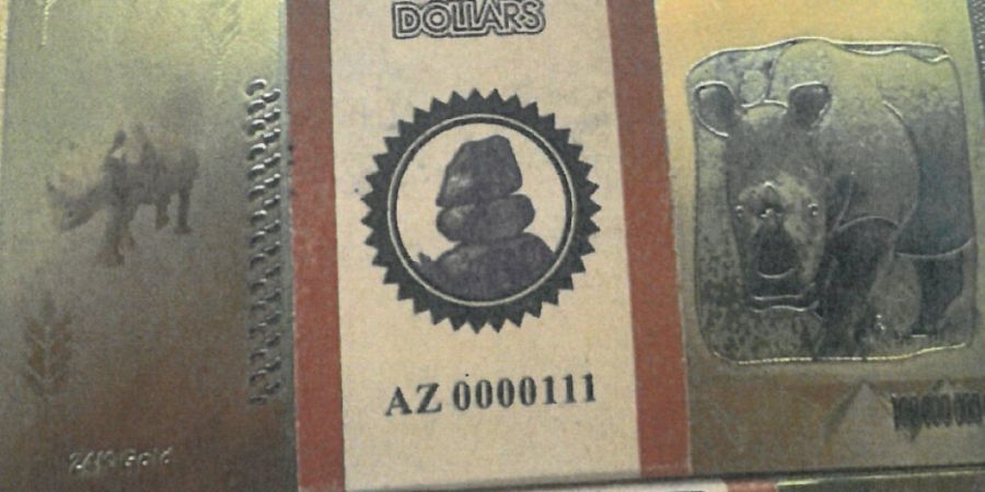Die Banknoten bestehen aus Kunststoff und goldfarbenem Aluminium und entpuppten sich als Fälschung.