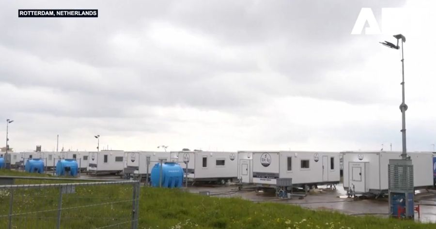 Im Hafen von Rotterdam haben Helfer am Wochenende ein ganzes Quarantänedorf für die «Hondius» errichtet.