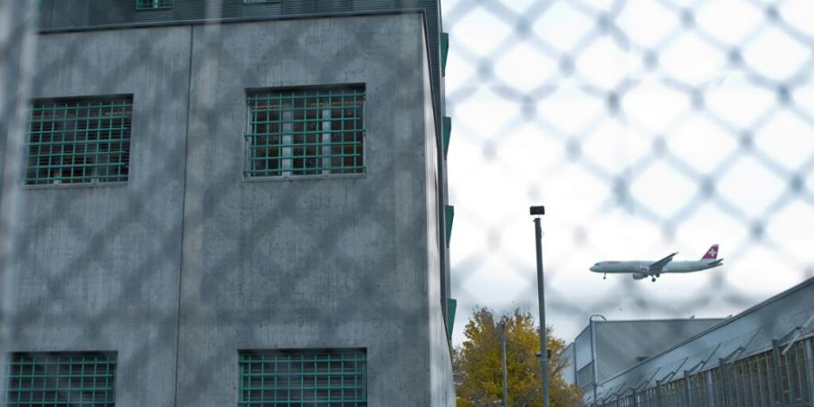 In einem offenen Brief an den Aargauer Regierungsrat hat die SP die Ausschaffungspraxis des Kantons kritisiert: «Es geht um Verhältnismässigkeit, um Würde und Menschlichkeit», lautet...