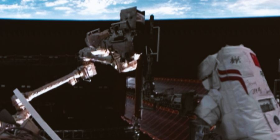 Nach Schäden am Fenster der «Shenzhou 20» musste China drei Raumfahrer mit einem Notfallplan aus dem All holen. Nun kehrte auch ihr Raumschiff zur Erde zurück. (Archivbild)