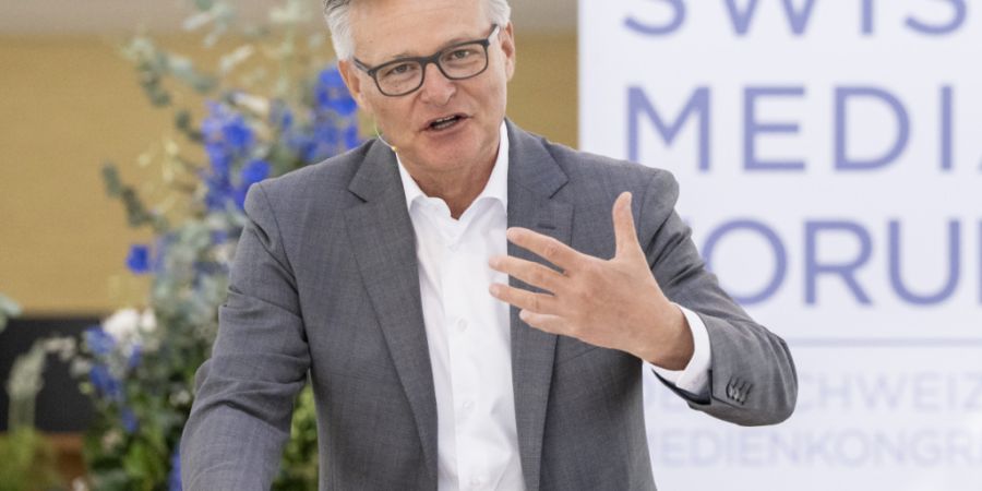 Migros-Chef Mario Irminger hat trotz der Tiefpreisstrategie der Migros die Existenzberechtigung der Tochter Denner bekräftigt. «Es hat Raum für einen Nahversorger, welcher nahe bei de...
