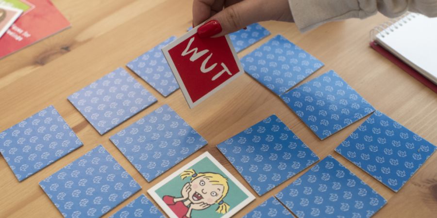 Mädchen und junge Frauen sind weiterhin besonders häufig in Behandlung wegen psychischer Erkrankungen - im ambulanten Bereich haben aber die Kosten der Jungen erstmals stärker zugeno...