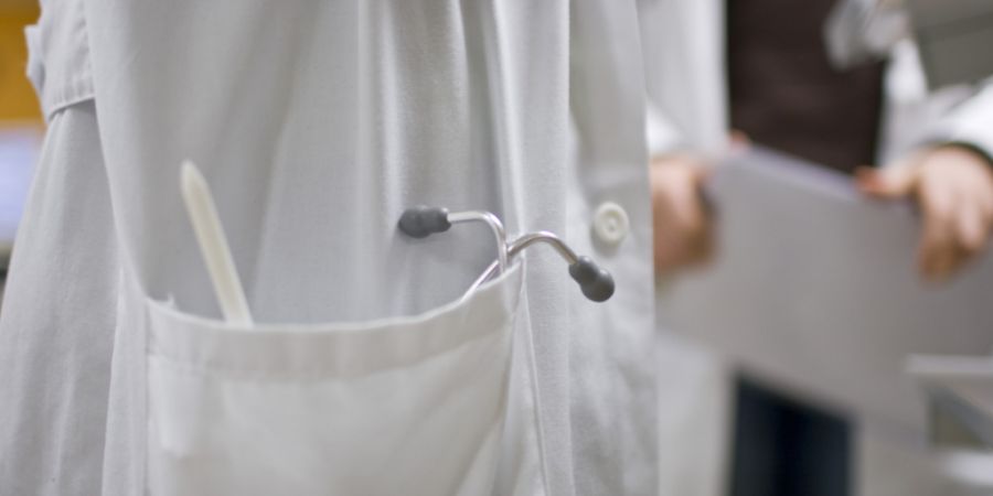 Sans-Papiers der Stadt Zürich sollen weiterhin bei den Anträgen von Krankenkassenprämien unterstützt werden. (Symbolbild)