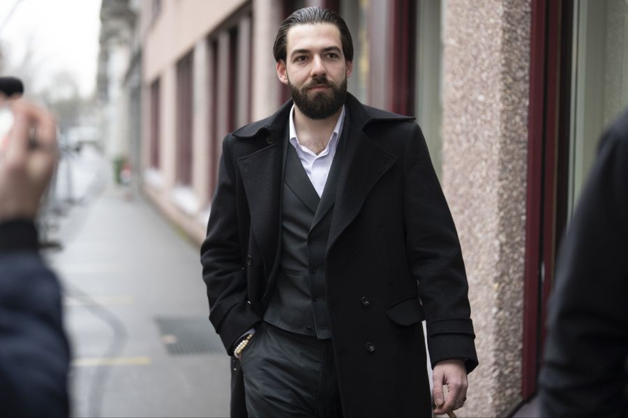 Auch Nicolas Rimoldi ist anwesend. Er tritt als Nebenkläger auf.