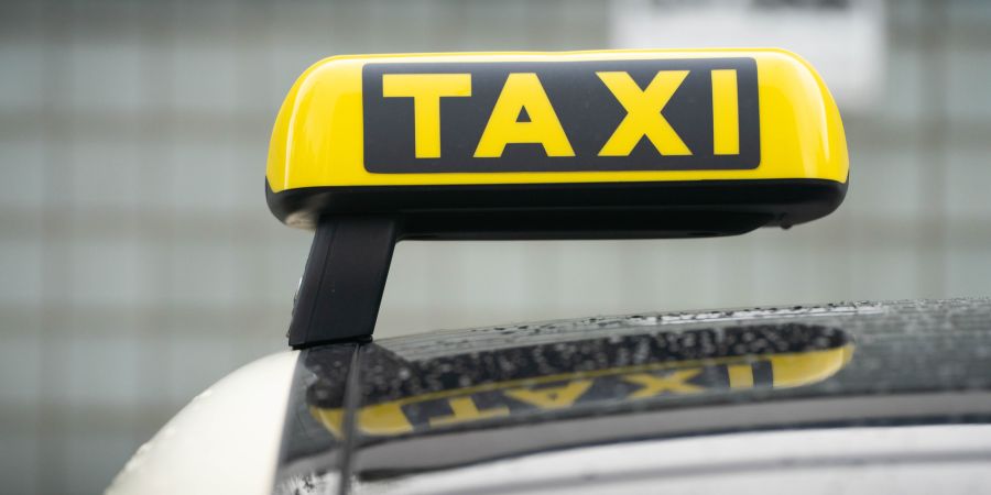 Bereits auf der organisierten Taxifahrt vom Flughafen zum Hauptsitz beginnt das Bewerbungsgespräch – ohne, dass die Kandidaten es merken. (Symbolbild)