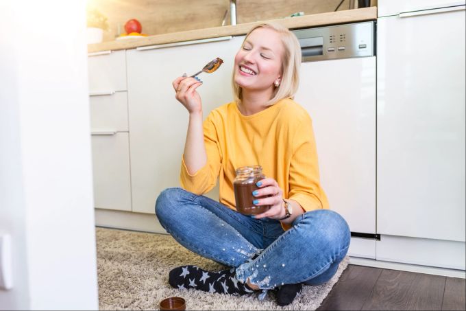 Während der Menstruation ist die Lust auf Schokolade besonders gross. Schokolade