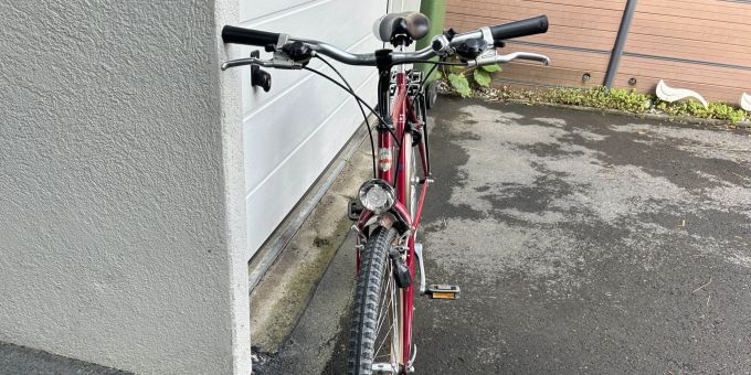 Benken: Selbstunfall mit Velo. Selbstunfall mit Velo.