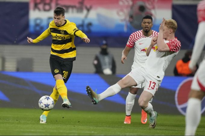 Sandro Lauper trifft im Testspiel für YB (Archivbild). YB