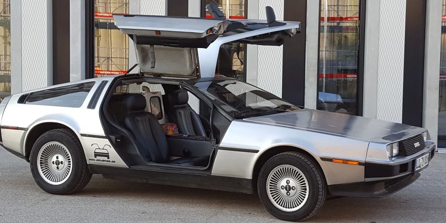 DeLorean DMC-12