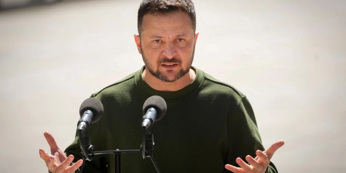 Angesichts der russischen Offensive im Gebiet Charkiw hat der ukrainische Präsident Wolodymyr Selenskyj alle Auslandsreiesen der nächsten Tage abgesagt. Angesichts der russischen Offensive im Gebiet Charkiw hat der ukrainische Präsident Wolodymyr Selenskyj alle Auslandsreiesen der nächsten Tage abgesagt.