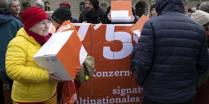 Bereits 2022 forderten Bürger mittels Petition ein neues Gesetz zur Konzernverantwortung. (Archivbild) konzernverantwortung