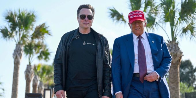 X-Inhaber und Tesla-Chef Elon Musk hat sich immer näher an den designierten US-Präsidenten Donald Trump herangearbeitet und ist inzwischen enger Berater Trumps. (Archivbild) Elon Musk