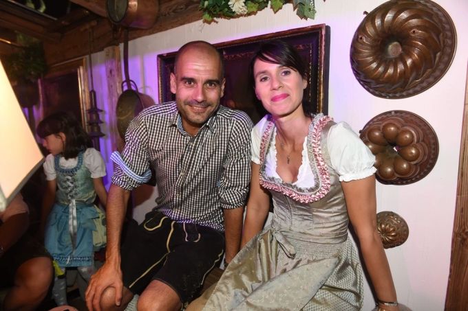 Pep Guardiola und Cristina Serra beim Oktoberfest in München 2015. Pep Guardiola