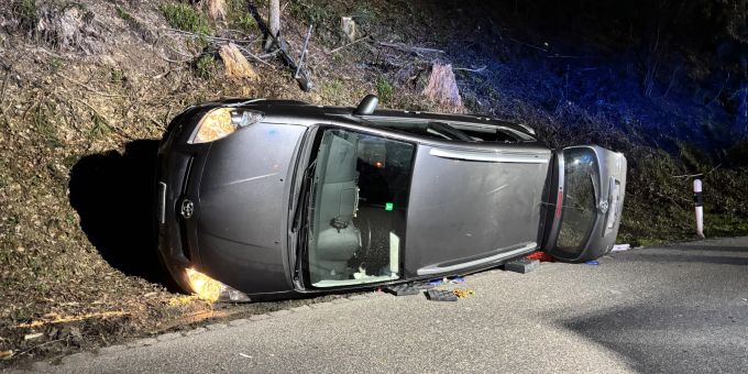 Schöftland AG - Unfall mit sechs Verletzten im Kurvenbereich