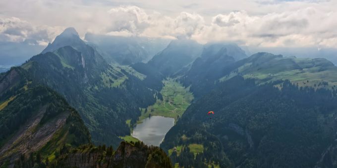 Vom Hohen Kasten oberhalb von Brülisau geniesst man eine 360-Grad-Rundumsicht, die von der Schweiz über Deutschland, Österreich, Liechtenstein und Italien bis nach Frankreich reicht. Hoher Kasten Brülisau