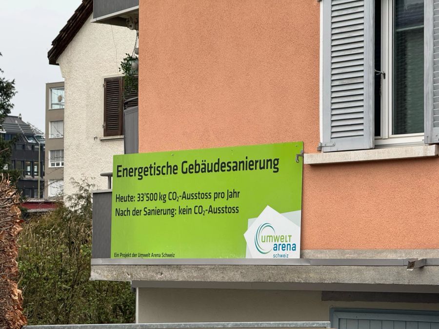 Während 25 Arbeitstagen wurde dieses Haus in Opfikon saniert. Die Mieter konnten währenddessen in ihren Wohnungen bleiben.