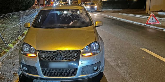 Der Velofahrer wurde beim Unfall mittelschwer verletzt. Unfall