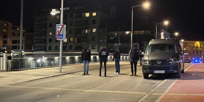 14-Jähriger stirbt - Mann attackiert Passanten – Syrer stoppt ihn