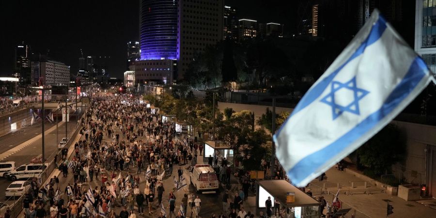 Protestzug in Tel Aviv gegen die Regierung des israelischen Premierministers Netanjahu.