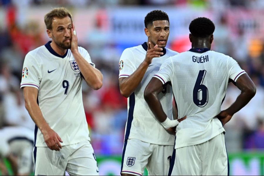 Die England-Stars um Harry Kane und Jude Bellingham mussten trotz Gruppensieg Kritik einstecken. Die Wettbüros sehen bei ihnen aber weiter grosse Titelchancen (1 zu 5).