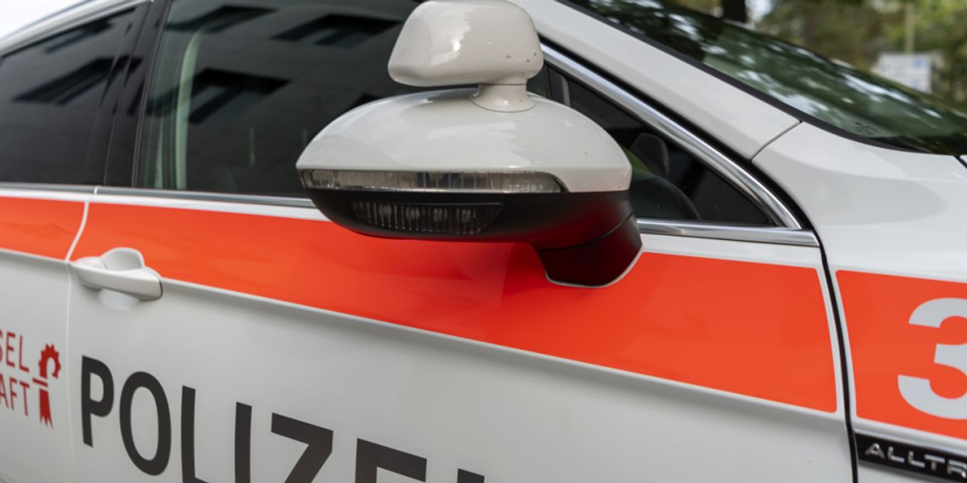 Zwei Verletzte bei Autokollision in Hölstein BL