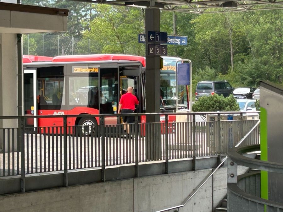 Niemand meldet sich – der Chauffeur muss den Hut wieder mitnehmen.