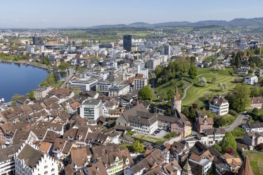 Wie geht der Kanton Zug in Zukunft mit Überschüssen um? Das ist am Donnerstag die Frage.