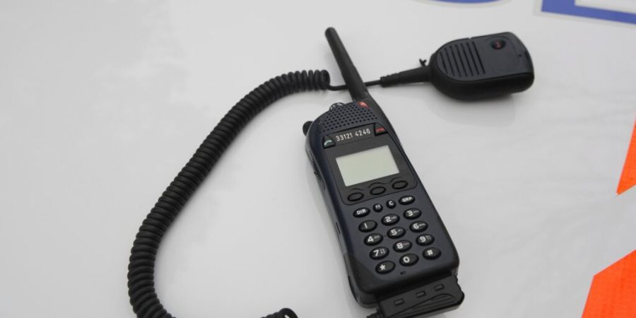 Das aktuelle Sicherheitsfunksystem für Polizei und Rettungsdienste hat bald ausgedient. Zusammen mit den Kantonen hat der Bund hat deshalb ein Vorprojekt für ein Nachfolgesystem gesta...