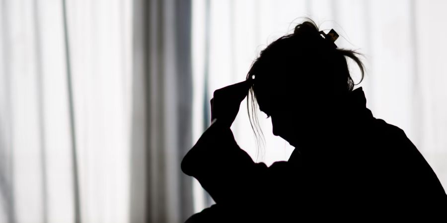 Ein ehemaliger SVP-Politiker soll sich an mehreren Frauen vergangen haben. (Symbolbild)
