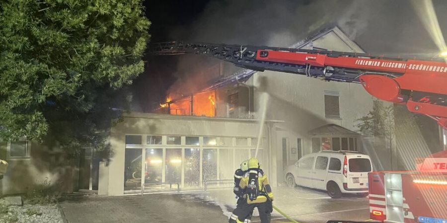 Beim Brand in einem Wohnheim in Allschwil BL mussten 16 Personen evakuiert werden.