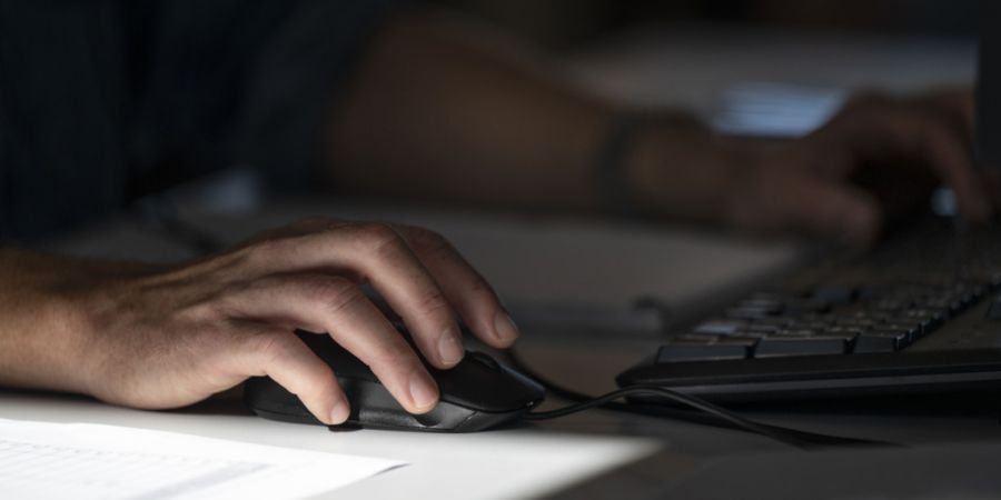 Die Zuger Steuerbehörden warnen vor betrügerischen E-Mails. (Symbolbild)
