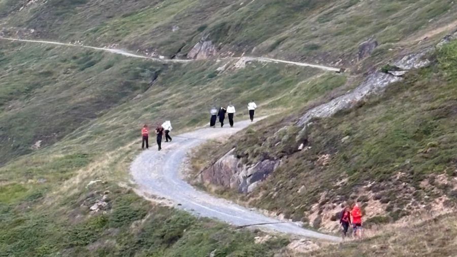 22 der insgesamt 36 Personen konnten zu Fuss ins Tal gebracht werden.