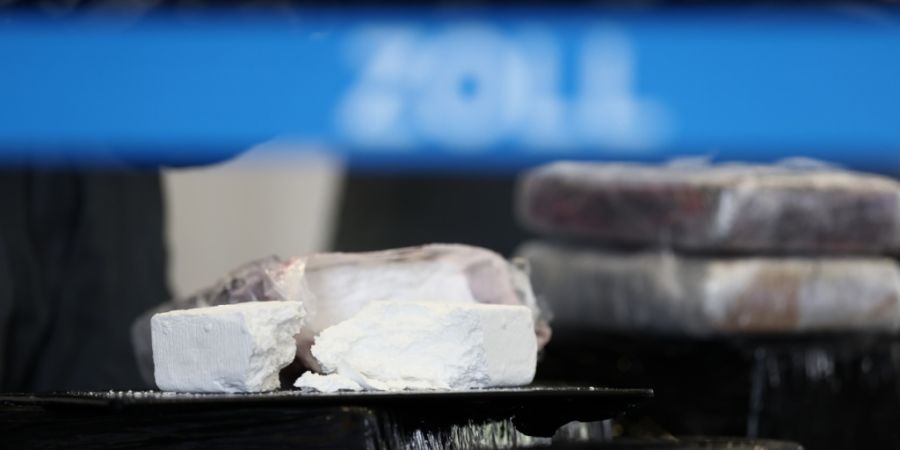 Der deutsche Zoll hat beim Kampf gegen den internationalen Rauschgiftschmuggel Kokain im Tonnenbereich sichergestellt. Foto: Rolf Vennenbernd/dpa