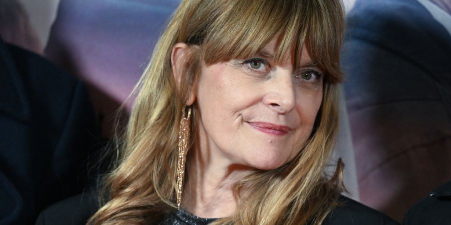 ARCHIV - Die deutsche Schauspielerin Nastassja Kinski kommt zur Weltpremiere des Films «Die stillen Trabanten» in die Passage Kinos. Foto: Hendrik Schmidt/dpa