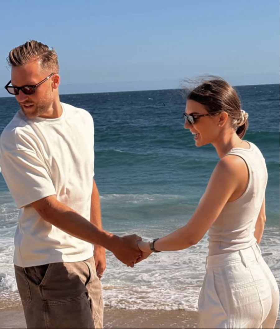 Céline und Silvan Widmer geniessen auch während der WM 2026 Familienzeit.
