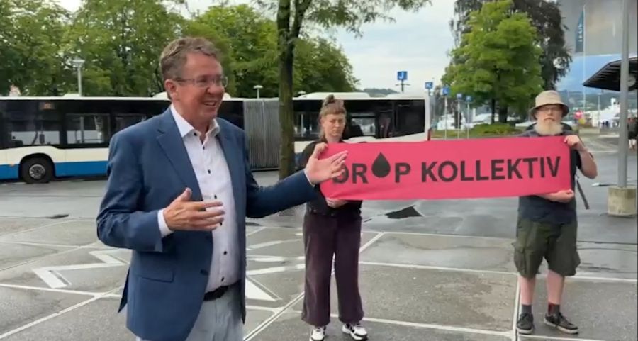 Der Bundesrat blieb höflich und lud die Aktivisten sogar zu seiner Schwerpunke-Präsentation ein.