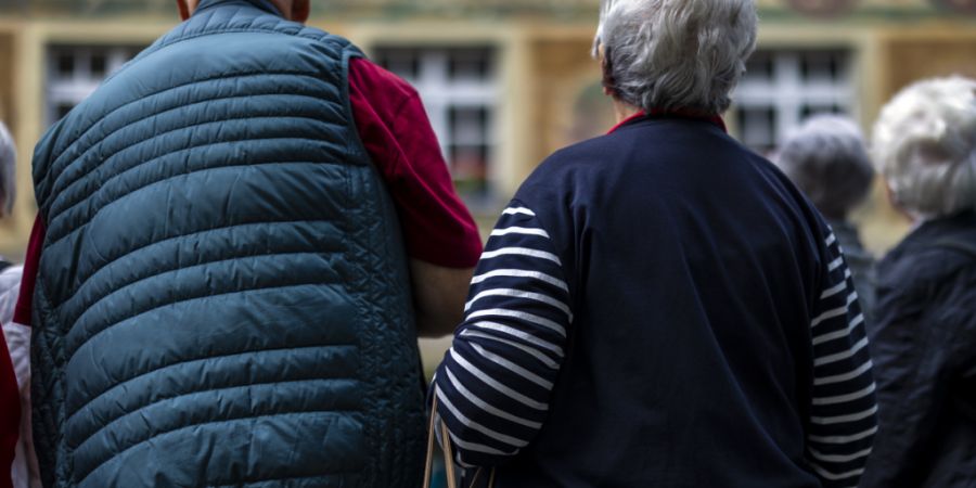 2'635'200 Altersrenten und 229'600 Hinterlassenenrenten wurden 2025 an Personen in der Schweiz oder im Ausland ausbezahlt. (Symbolbild)