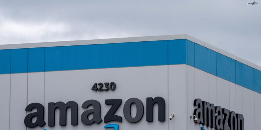 Amazon muss in diesem Jahr wegen stark gestiegener Speicherpreise mehr in den Ausbau seiner KI-Infrastruktur stecken.