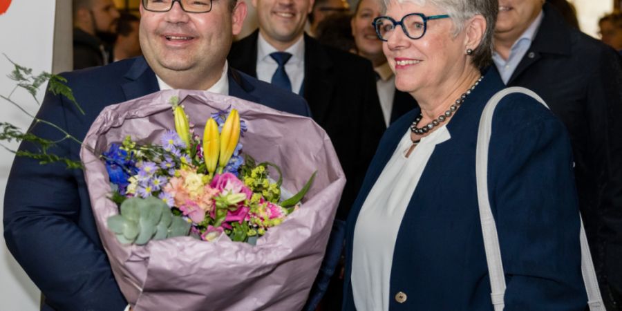 Die neue Kantonsratspräsidentin Angela Lüthold und der neue Regierungspräsident Armin Hartmann 2023, als Hartmann neu in die Luzerner Regierung gewählt wurde. (Archivaufnahme)