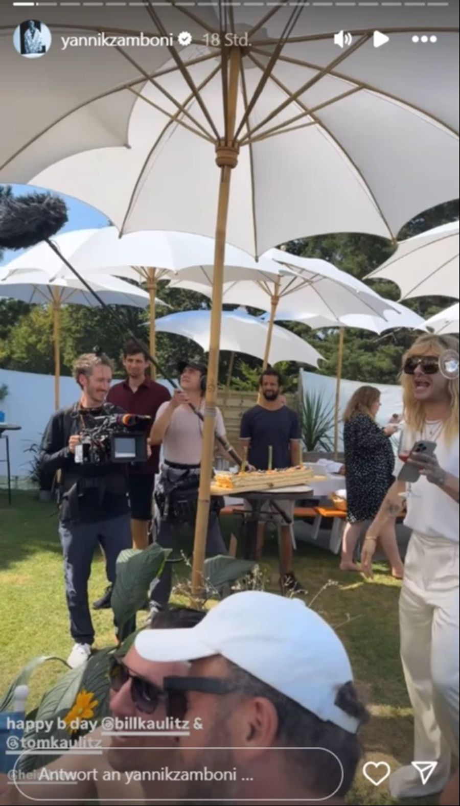 Netflix-Kameras filmen die Party von Tom und Bill Kaulitz.